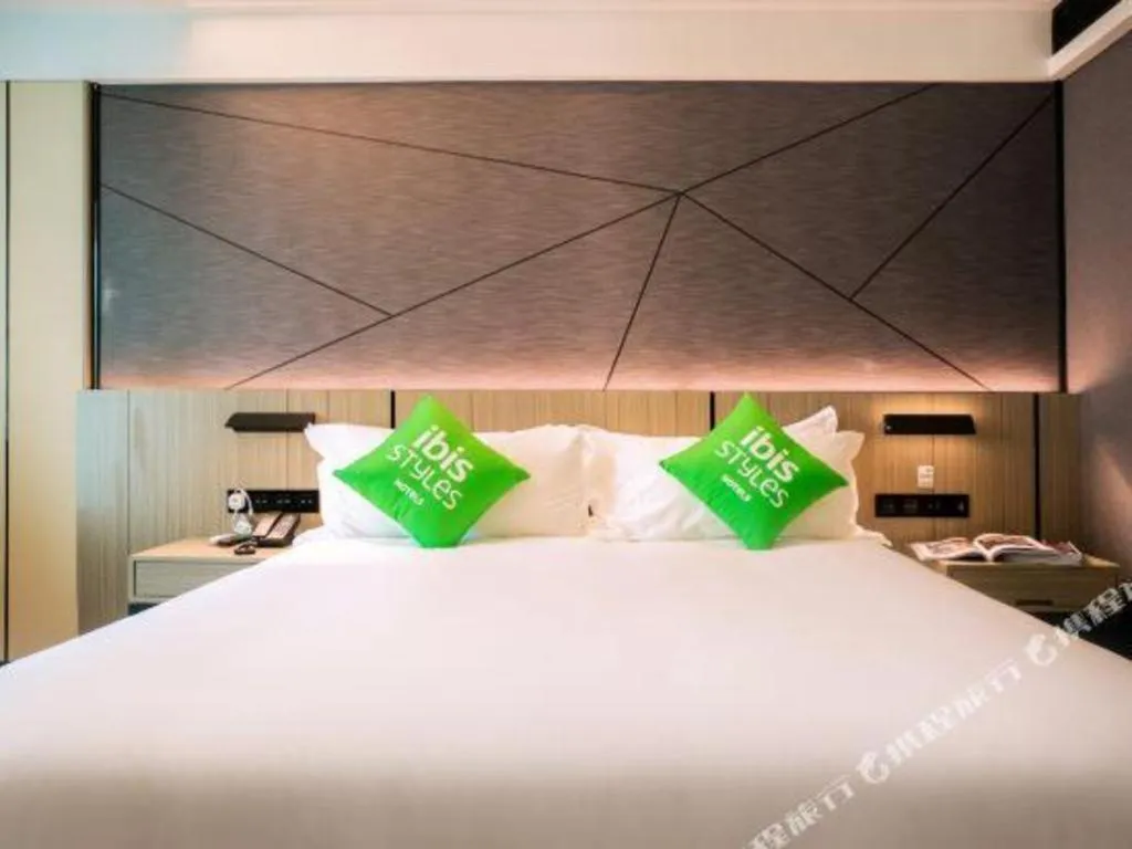 Bed in ibis Styles Dongguan Chang-an Wanda Plaza Hotel