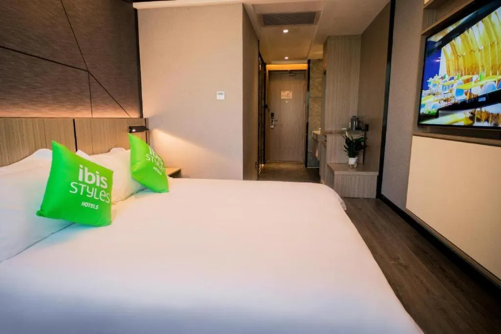Bed in ibis Styles Dongguan Chang-an Wanda Plaza Hotel