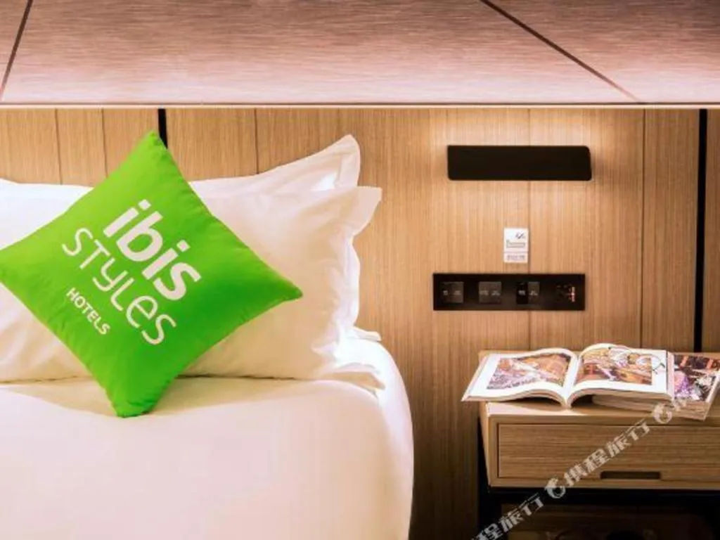 Bed in ibis Styles Dongguan Chang-an Wanda Plaza Hotel