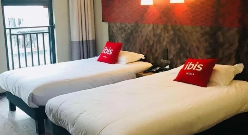 Bed in ibis Chengdu East Railway Station Hotel