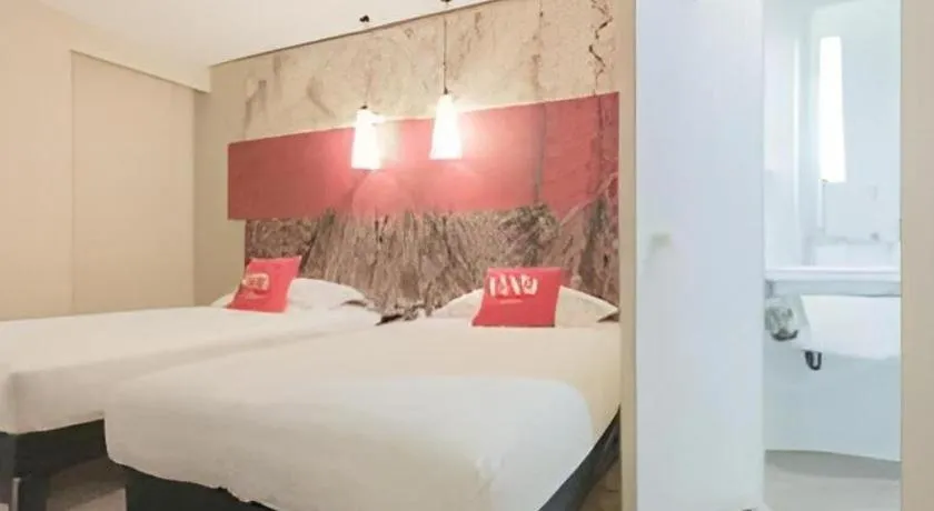 Bed in ibis Chengdu East Railway Station Hotel