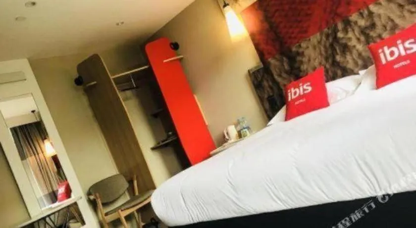 Bed in ibis Chengdu East Railway Station Hotel