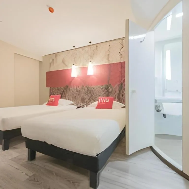 Bed in ibis Chengdu East Railway Station Hotel