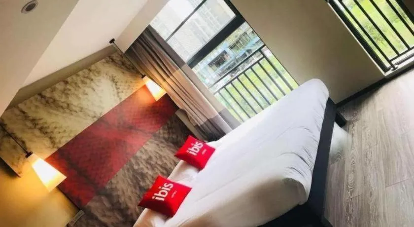 Bed in ibis Chengdu East Railway Station Hotel