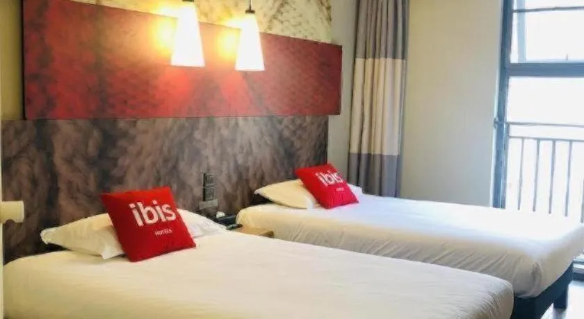 Bed in ibis Chengdu East Railway Station Hotel