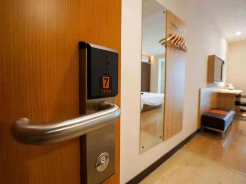 Bed in 7 Days Premium Qingdao Keji Street Taishan Road Metro Station