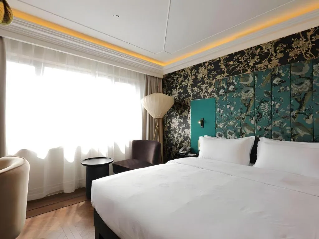 Bed in Jinjiang Metropolo Shanghai Xujiahui Nanhuating Hotel