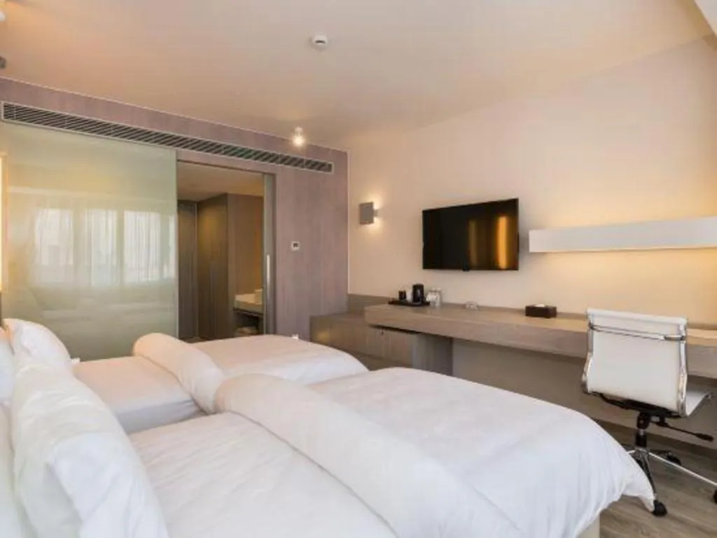 Bed in Jinjiang Metropolo Shanghai Xujiahui Nanhuating Hotel