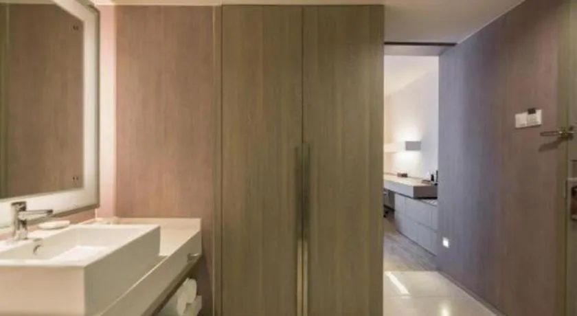 Jinjiang Metropolo Shanghai Xujiahui Nanhuating Hotel