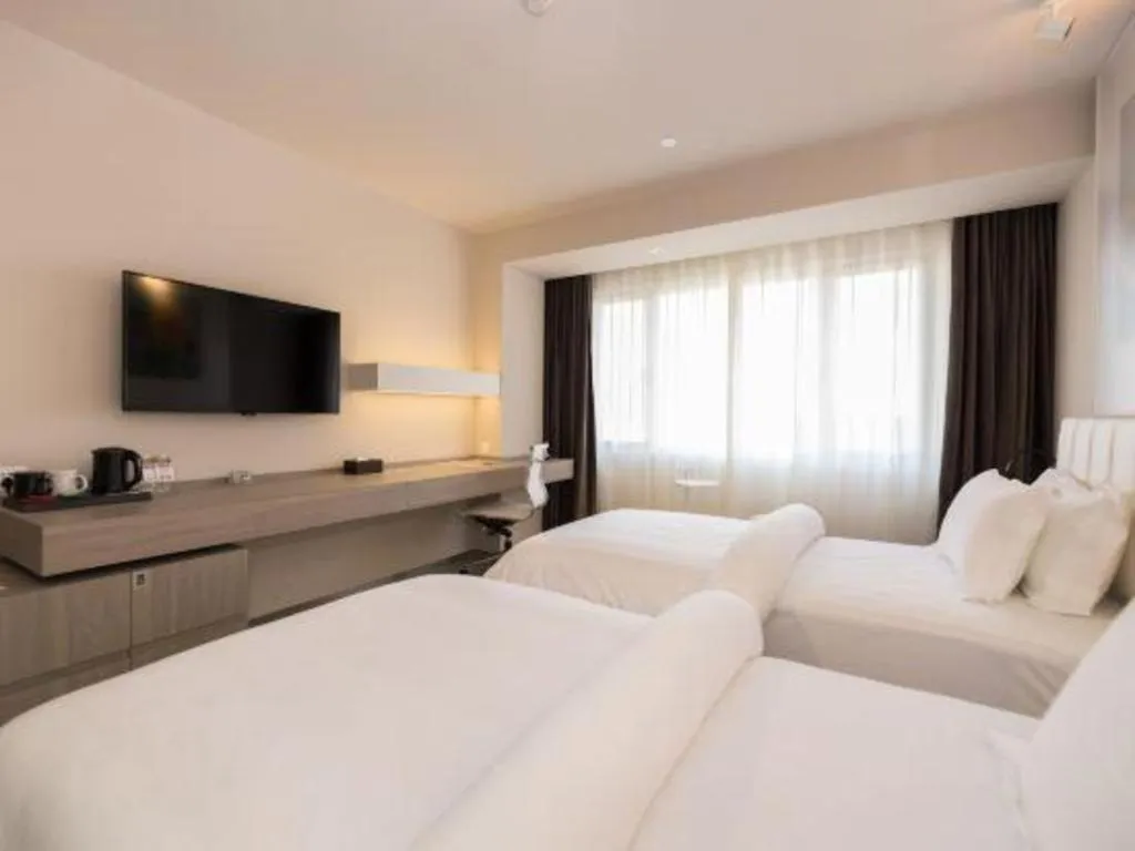 Bed in Jinjiang Metropolo Shanghai Xujiahui Nanhuating Hotel