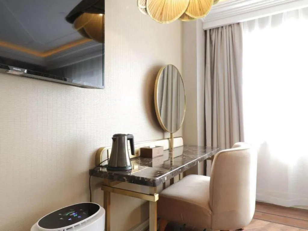 Jinjiang Metropolo Shanghai Xujiahui Nanhuating Hotel