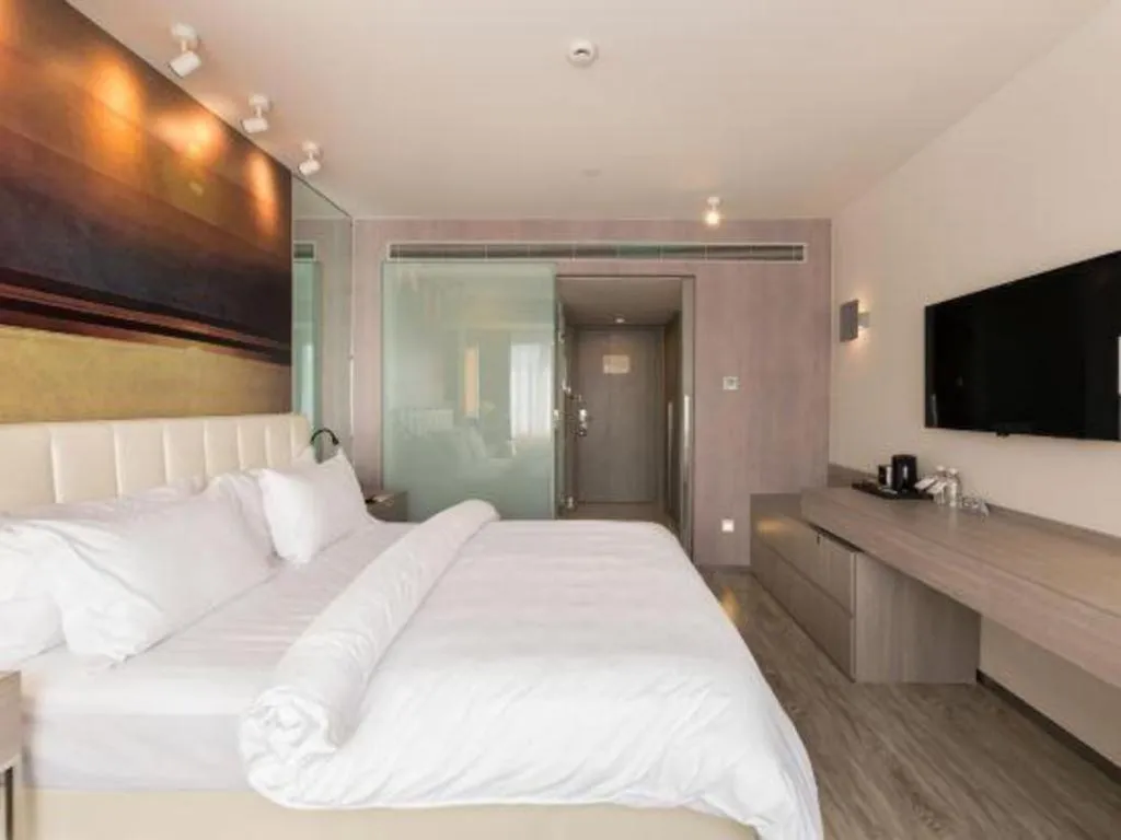 Bed in Jinjiang Metropolo Shanghai Xujiahui Nanhuating Hotel