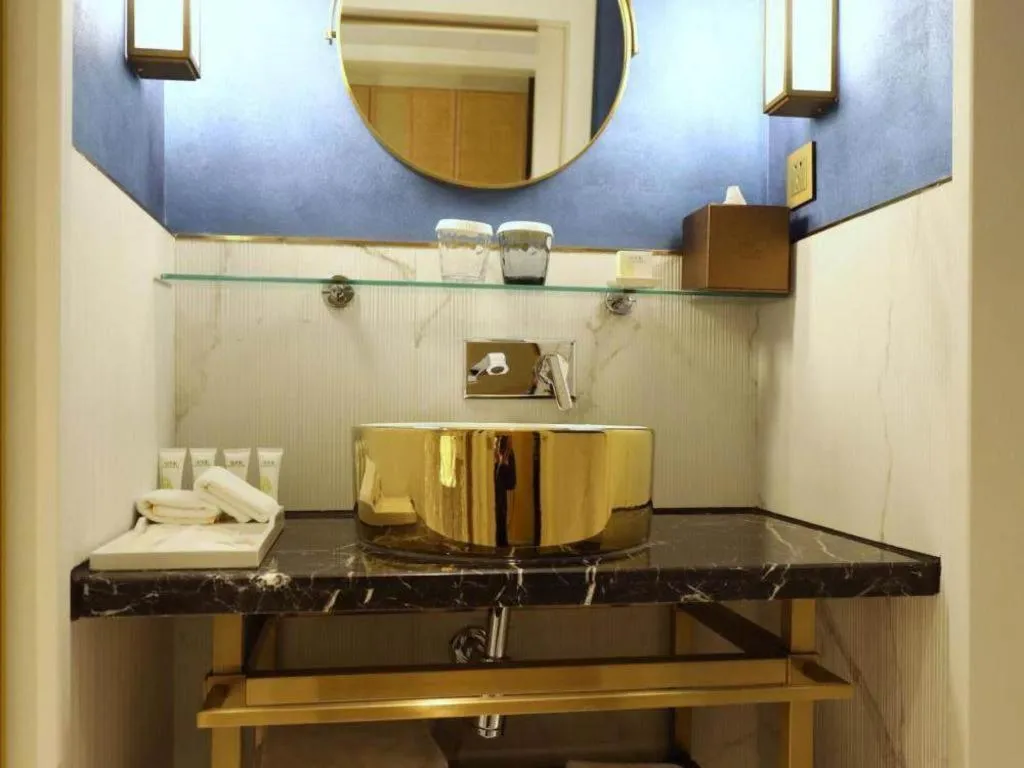 Jinjiang Metropolo Shanghai Xujiahui Nanhuating Hotel