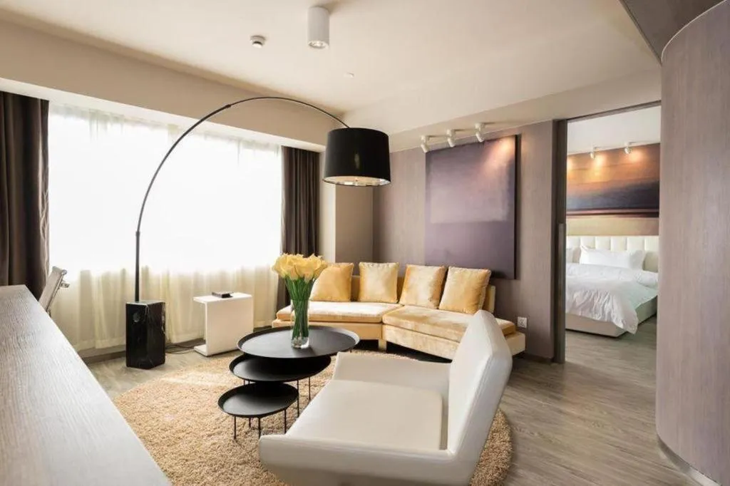 Bed in Jinjiang Metropolo Shanghai Xujiahui Nanhuating Hotel