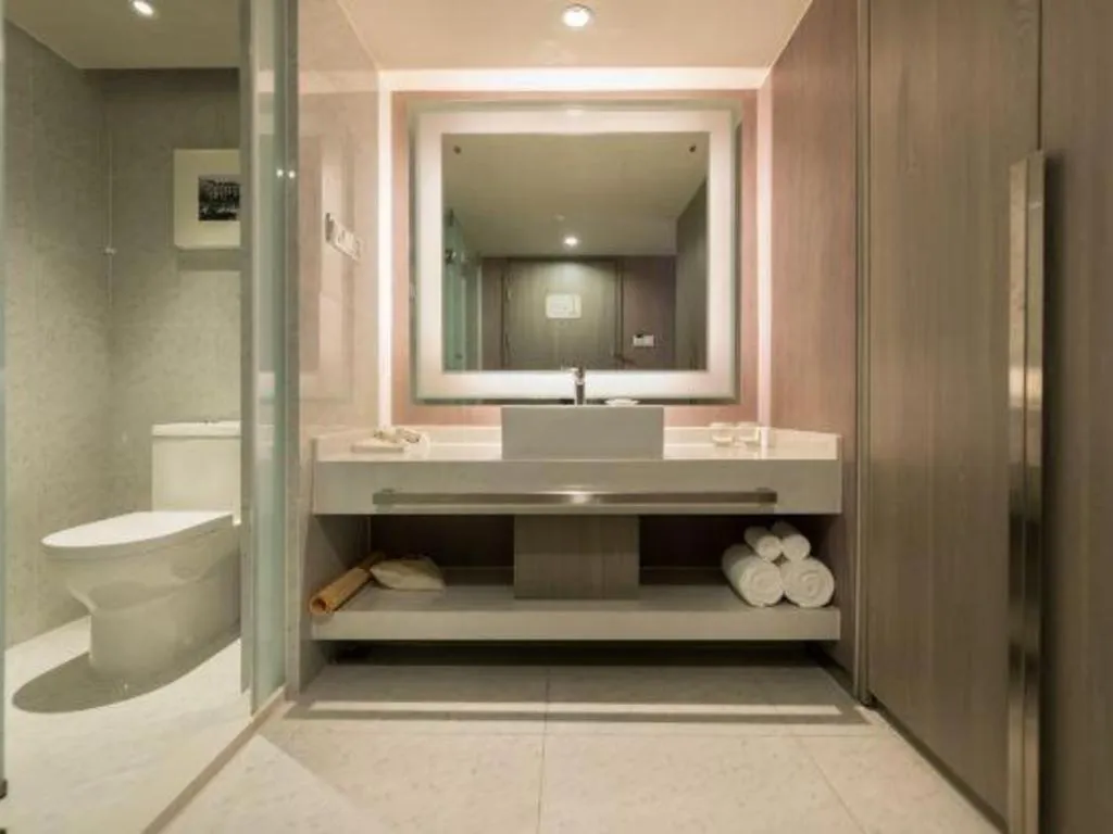 Jinjiang Metropolo Shanghai Xujiahui Nanhuating Hotel