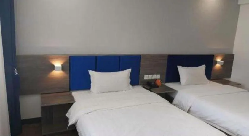 Bed in 7 Days Inn Lvliang Bus Terminal