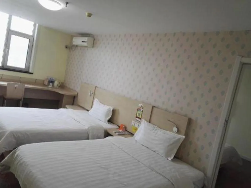 Bed in 7 Days Inn Lvliang Bus Terminal