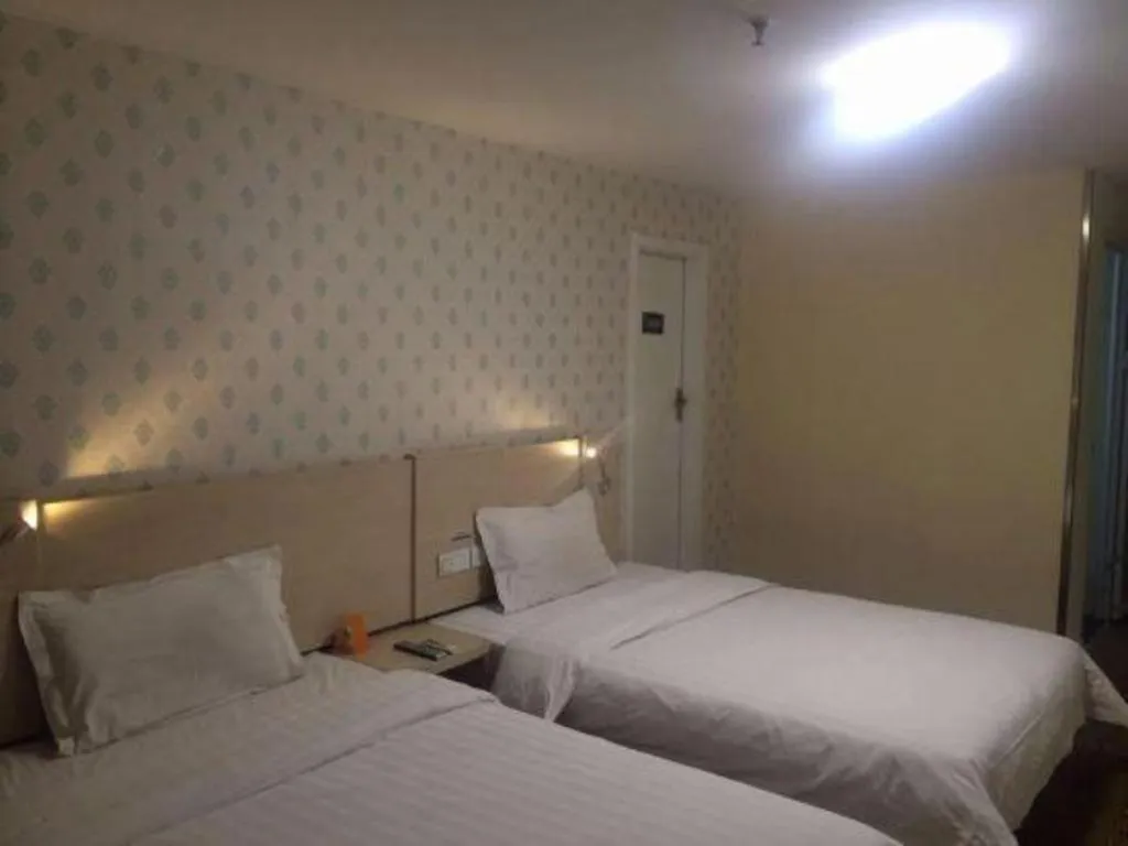 Bed in 7 Days Inn Lvliang Bus Terminal