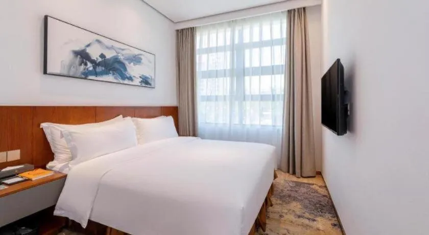 Bed in H Life Hotel (Shenzhen Sea World Branch)
