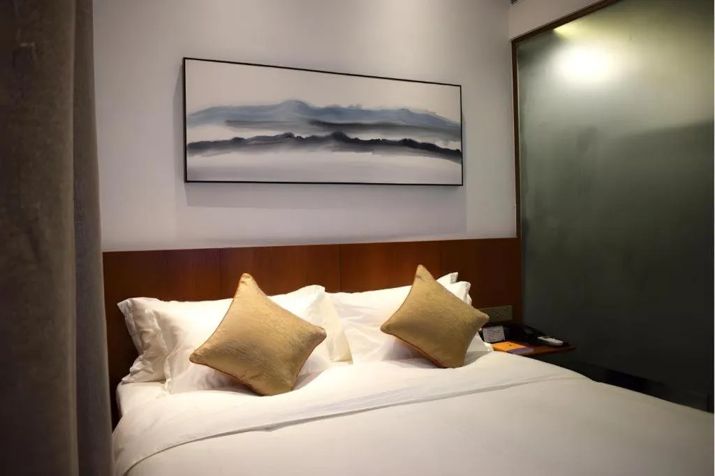 Bed in H Life Hotel (Shenzhen Sea World Branch)
