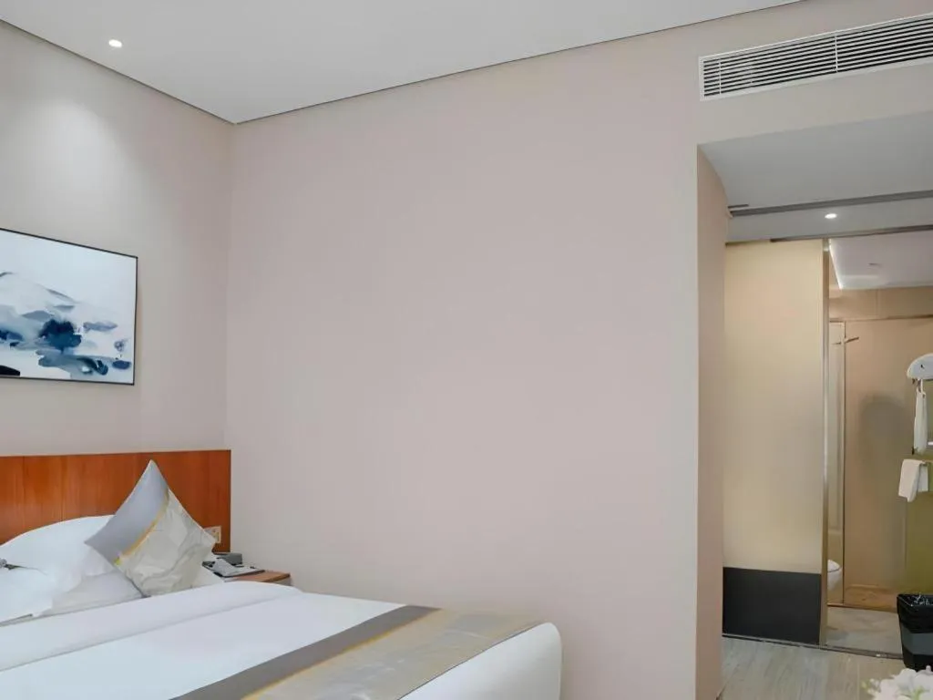 Bed in H Life Hotel (Shenzhen Sea World Branch)