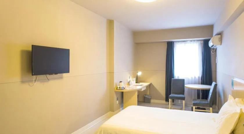 Bed in Jinjiang Inn Style Xinyang Railway Station Tianrun Plaza