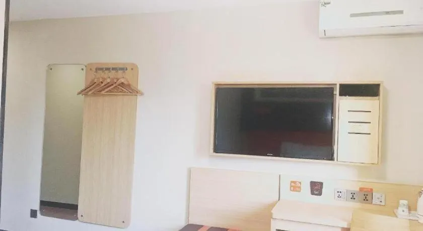 7 Days Premium JiNan Jingshi Road Qilu Children's Hospital Exhibition Center