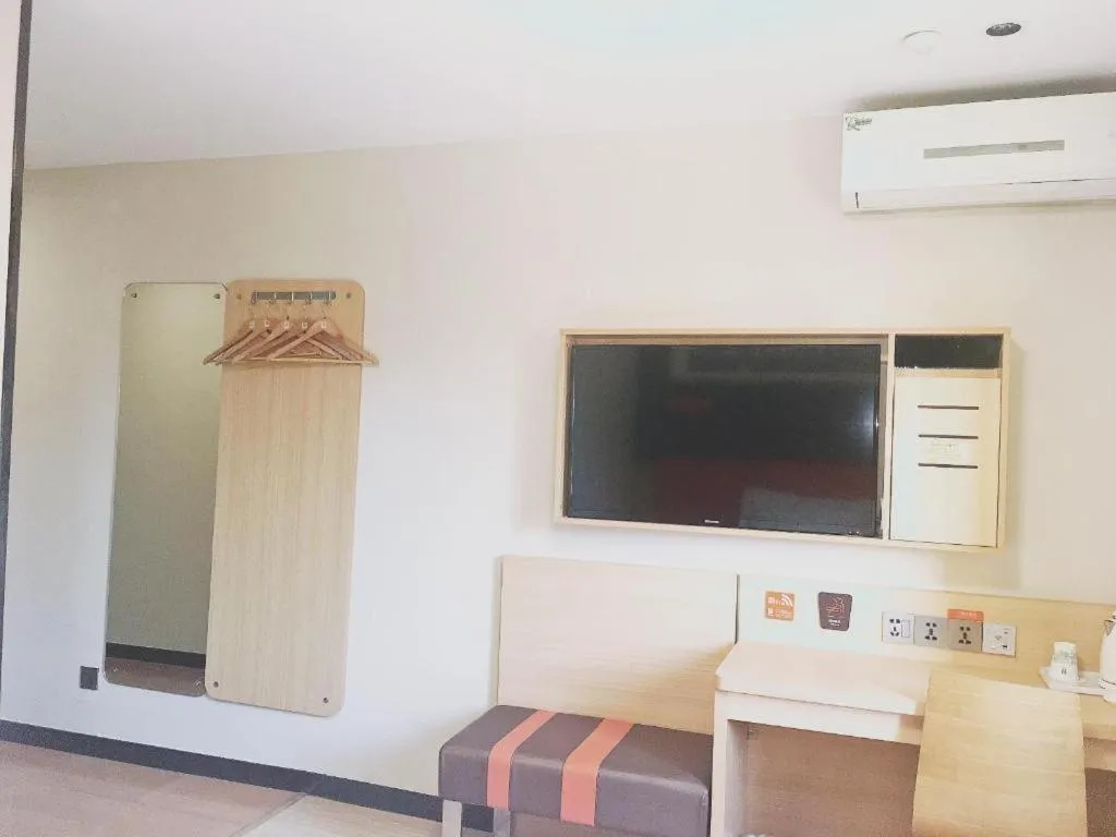 7 Days Premium JiNan Jingshi Road Qilu Children's Hospital Exhibition Center