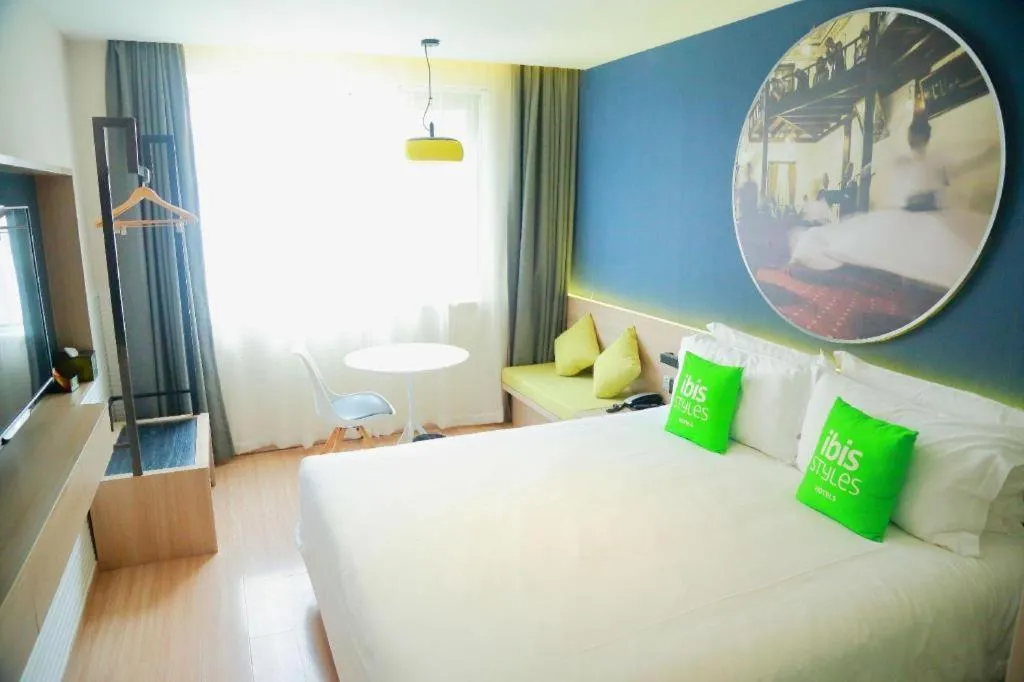 Bed in Ibis Styles Shanghai Qingpu Sports Center Hotel