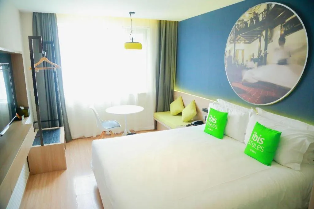 Bed in Ibis Styles Shanghai Qingpu Sports Center Hotel