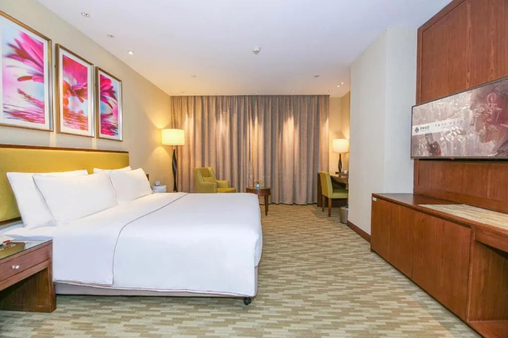 Bed in New Regent Hotel