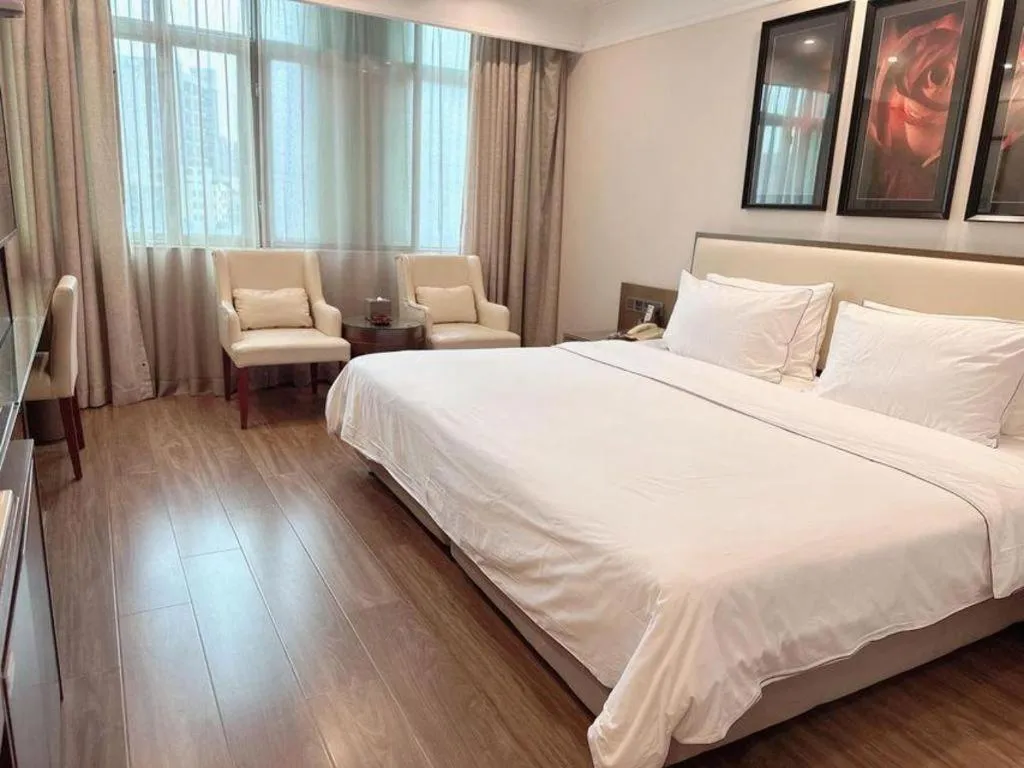 Bed in New Regent Hotel