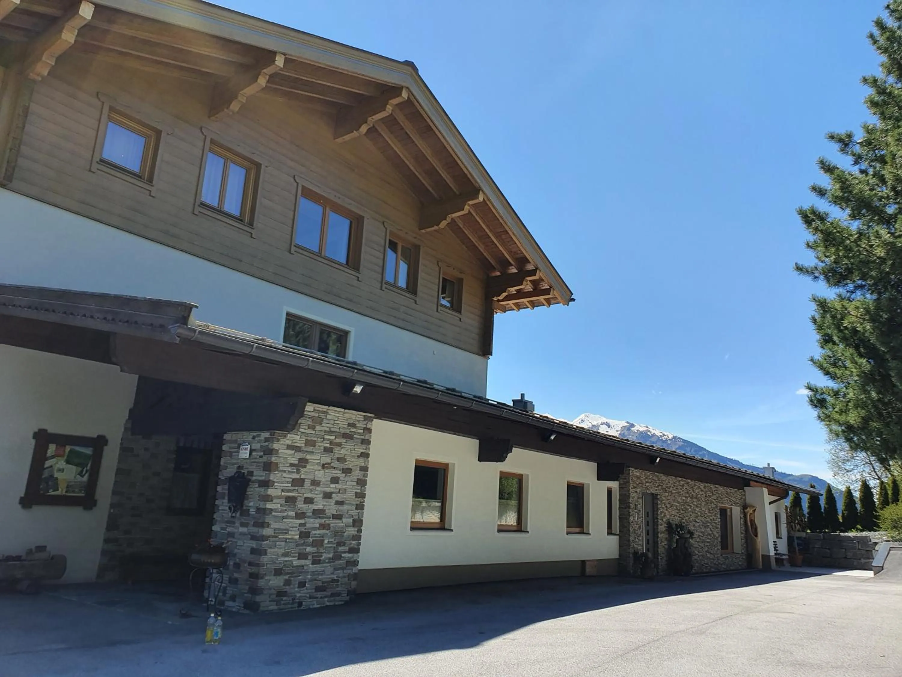 Property building in Pension Schlossberg