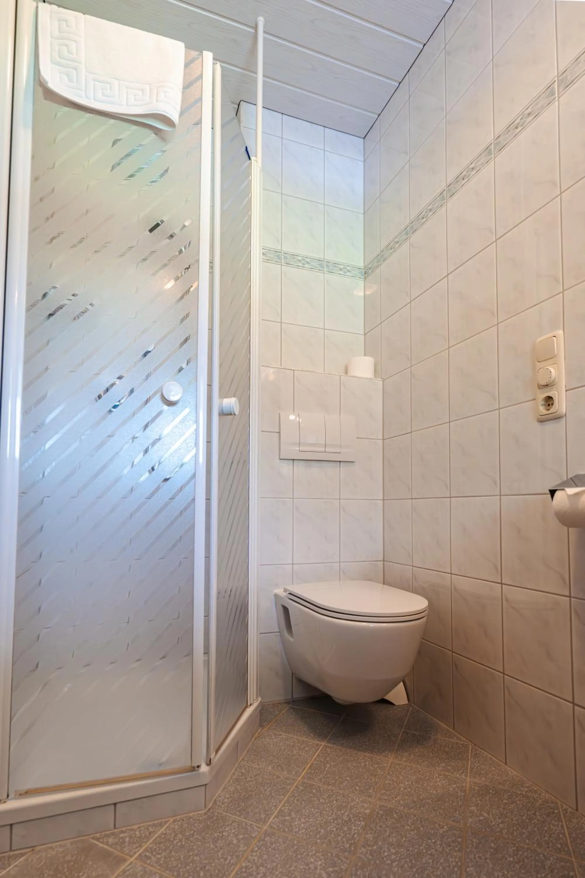 Toilet in Pension Schlossberg