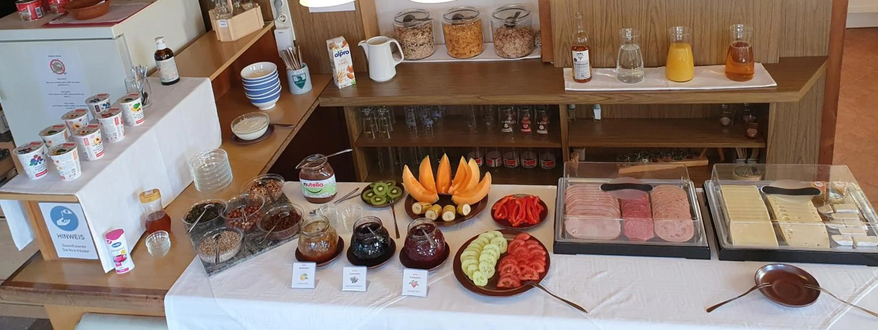 Buffet breakfast in Pension Schlossberg