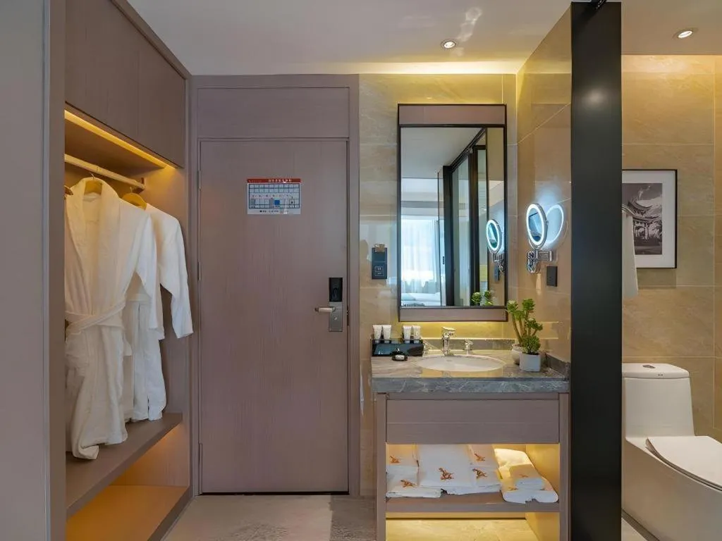 GreenTree Eastern Dali Railway Station Hotel