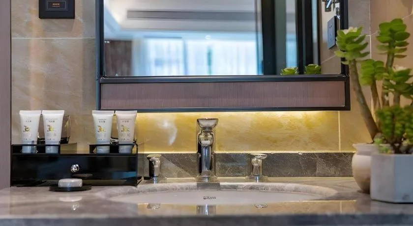 GreenTree Eastern Dali Railway Station Hotel