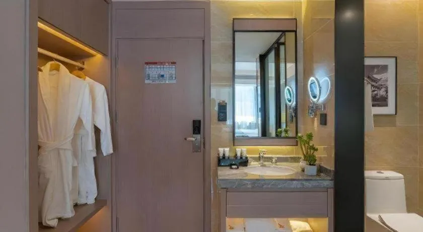 GreenTree Eastern Dali Railway Station Hotel