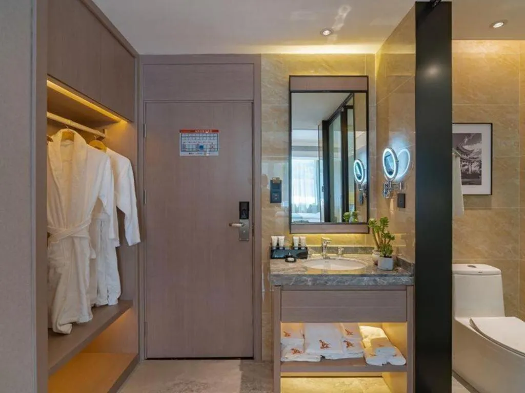 GreenTree Eastern Dali Railway Station Hotel