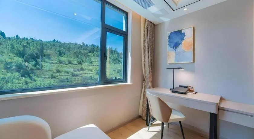 GreenTree Eastern Dali Railway Station Hotel