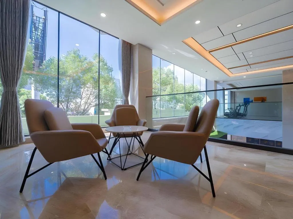 GreenTree Eastern Dali Railway Station Hotel