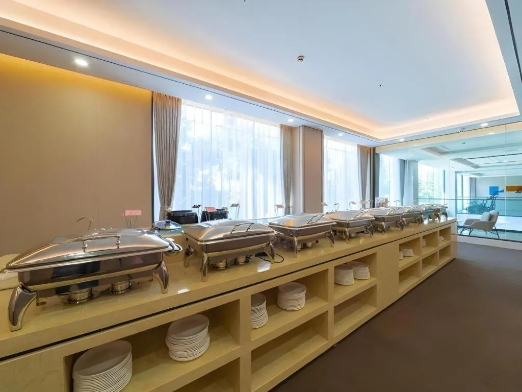 GreenTree Eastern Dali Railway Station Hotel