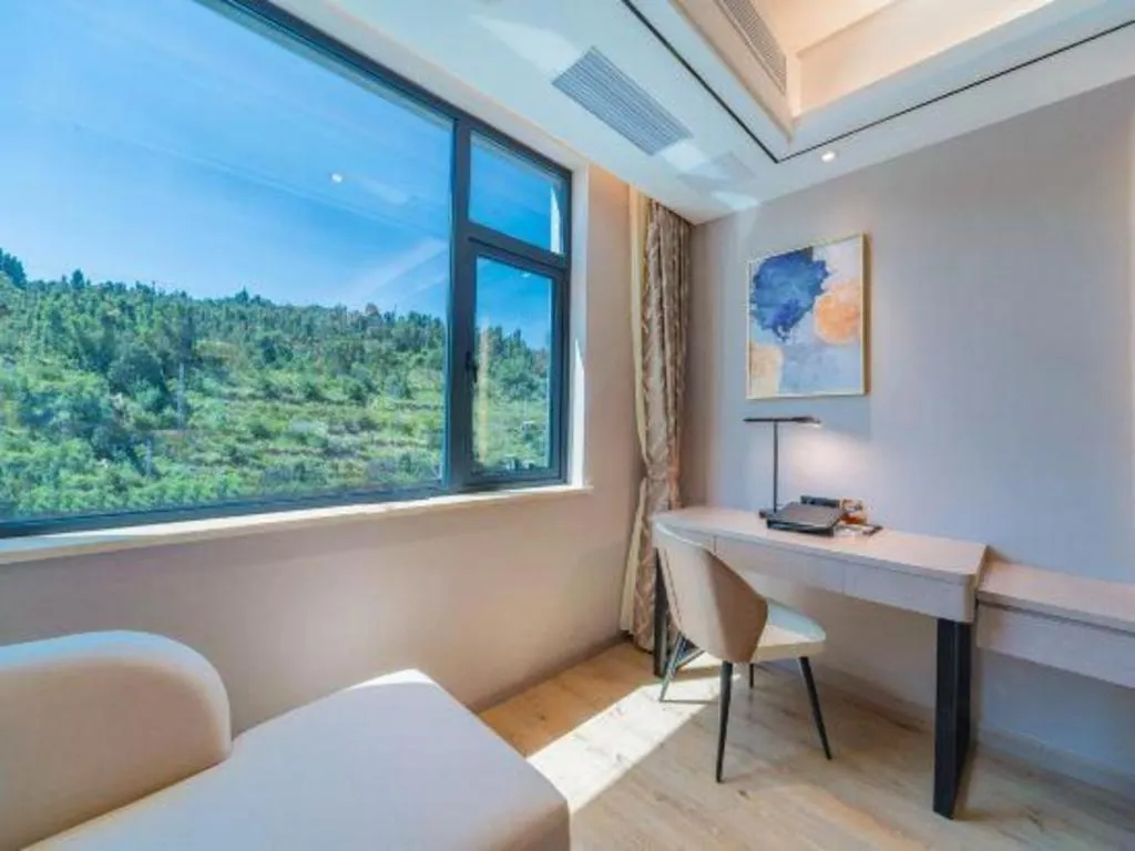 GreenTree Eastern Dali Railway Station Hotel