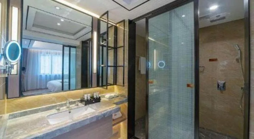 GreenTree Eastern Dali Railway Station Hotel