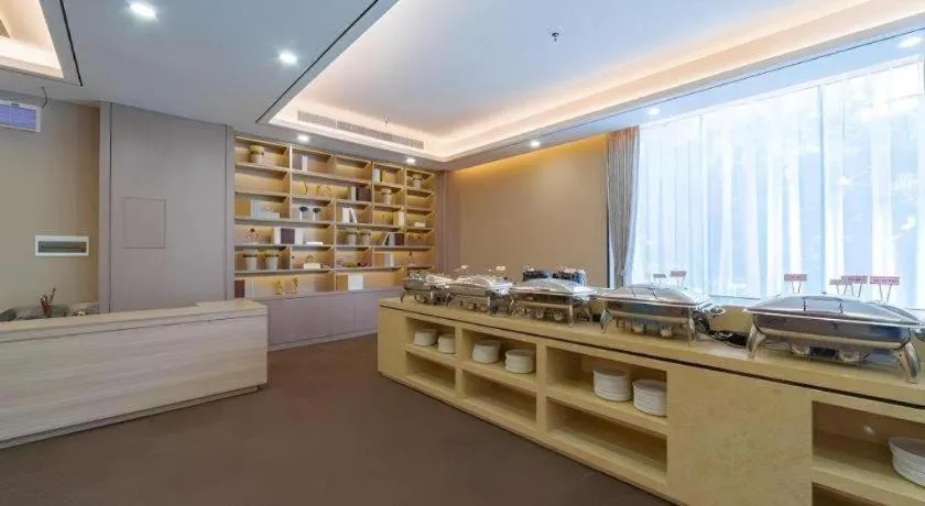 GreenTree Eastern Dali Railway Station Hotel