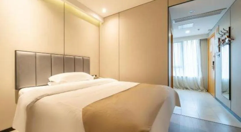 Bed in GreenTree Inn Shanghai Railway Station Macao Road