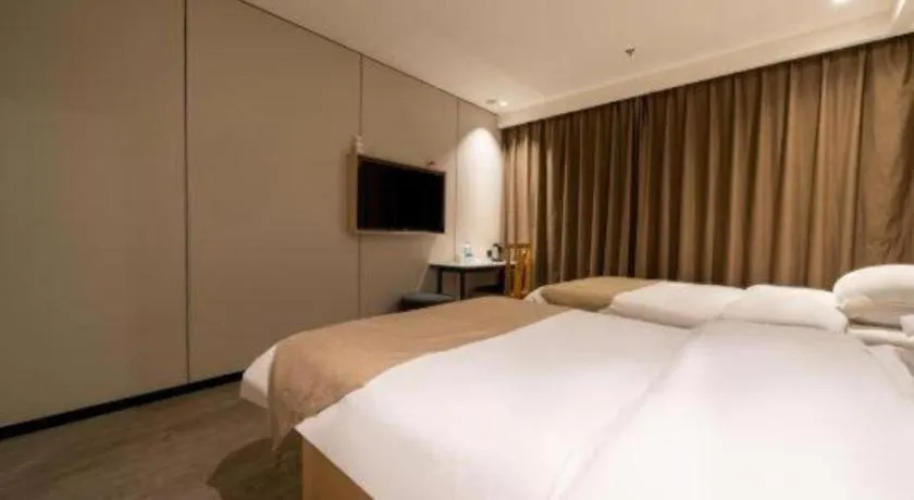 Bed in GreenTree Inn Shanghai Railway Station Macao Road