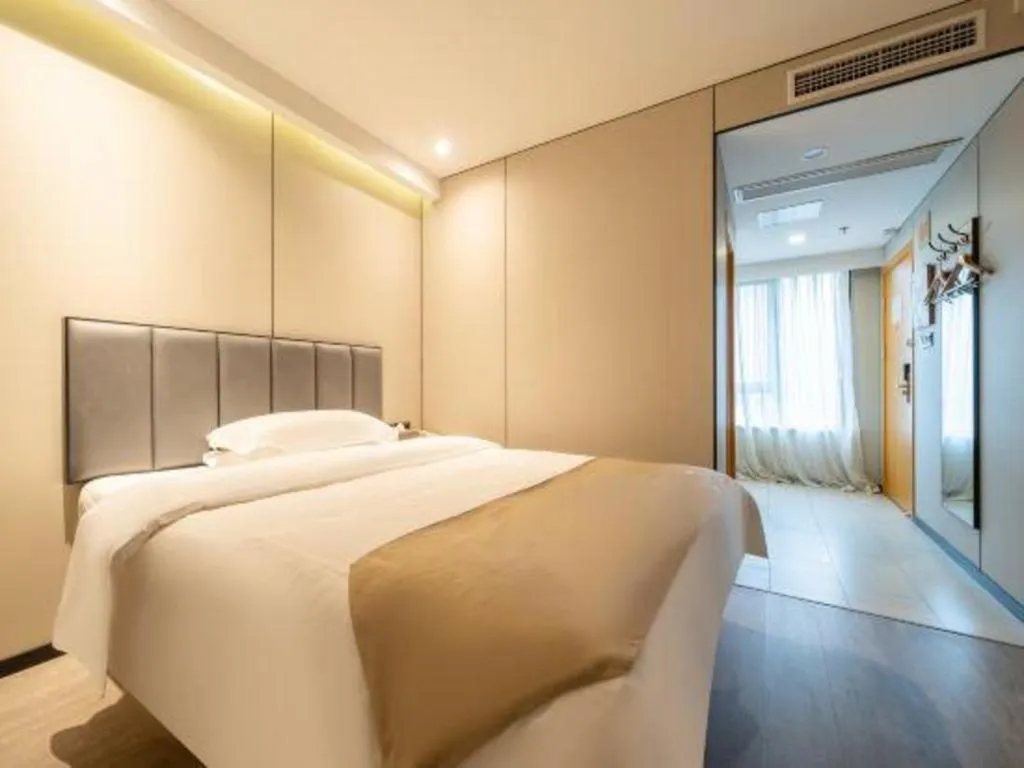Bed in GreenTree Inn Shanghai Railway Station Macao Road