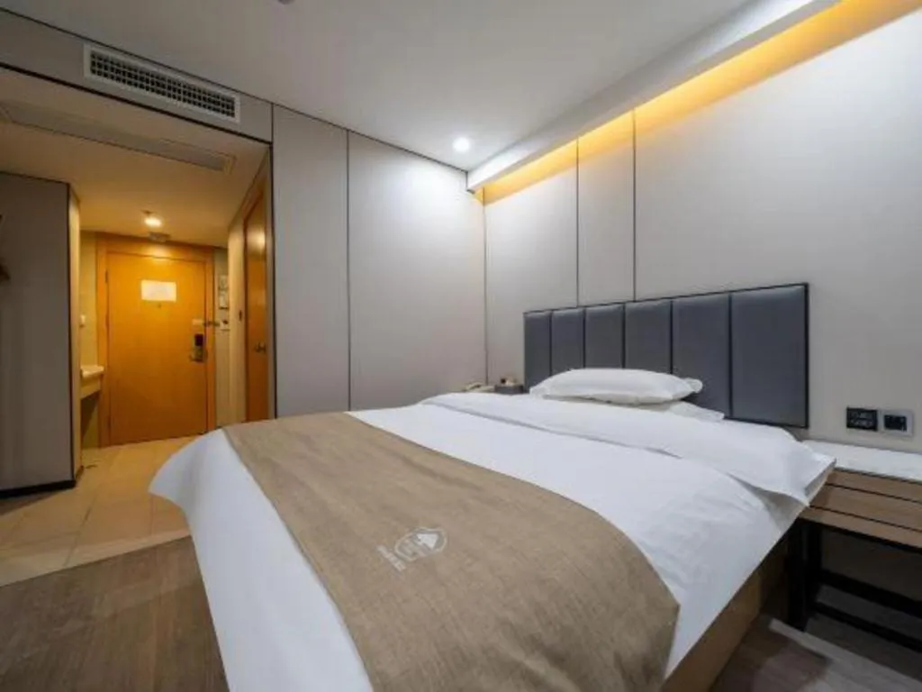 Bed in GreenTree Inn Shanghai Railway Station Macao Road