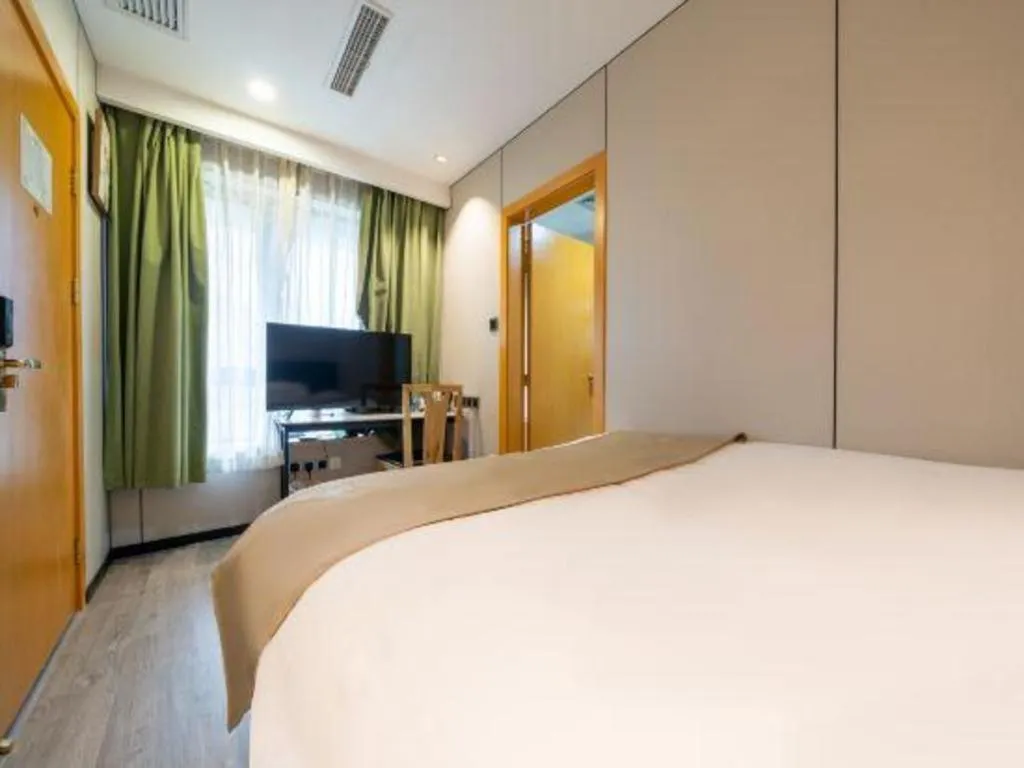 Bed in GreenTree Inn Shanghai Railway Station Macao Road